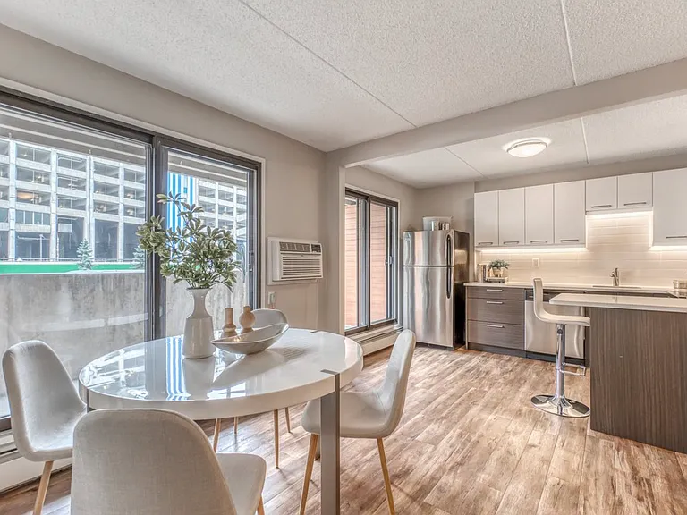 123 10th Ave SW — Photo 3