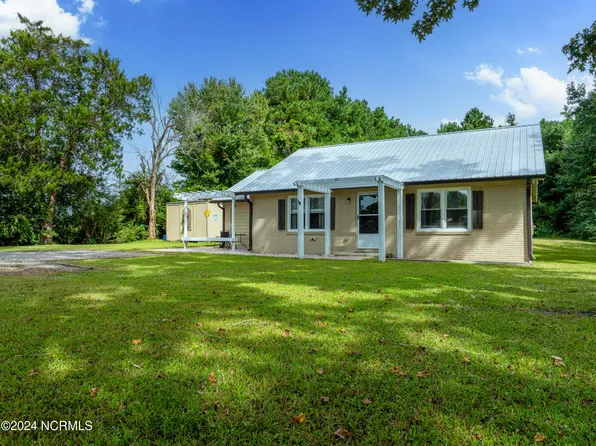 97 New Road, Burgaw, NC 28425