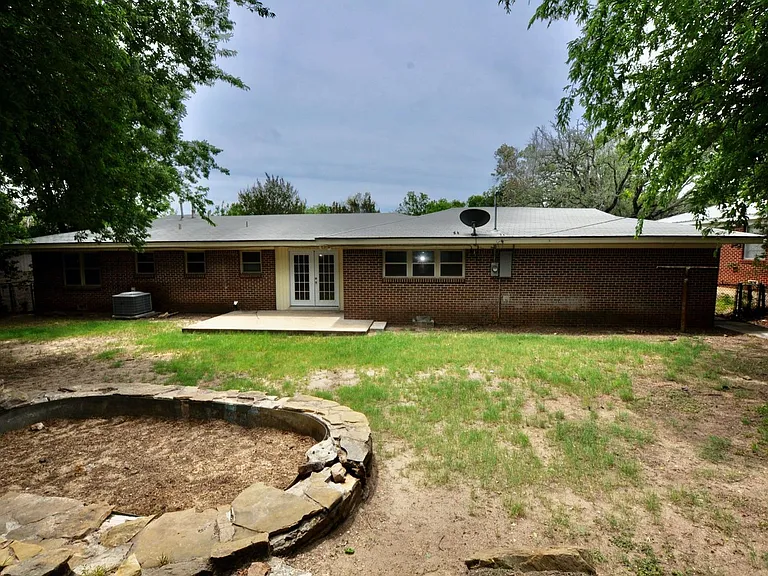 1434 W Water St — Photo 17
