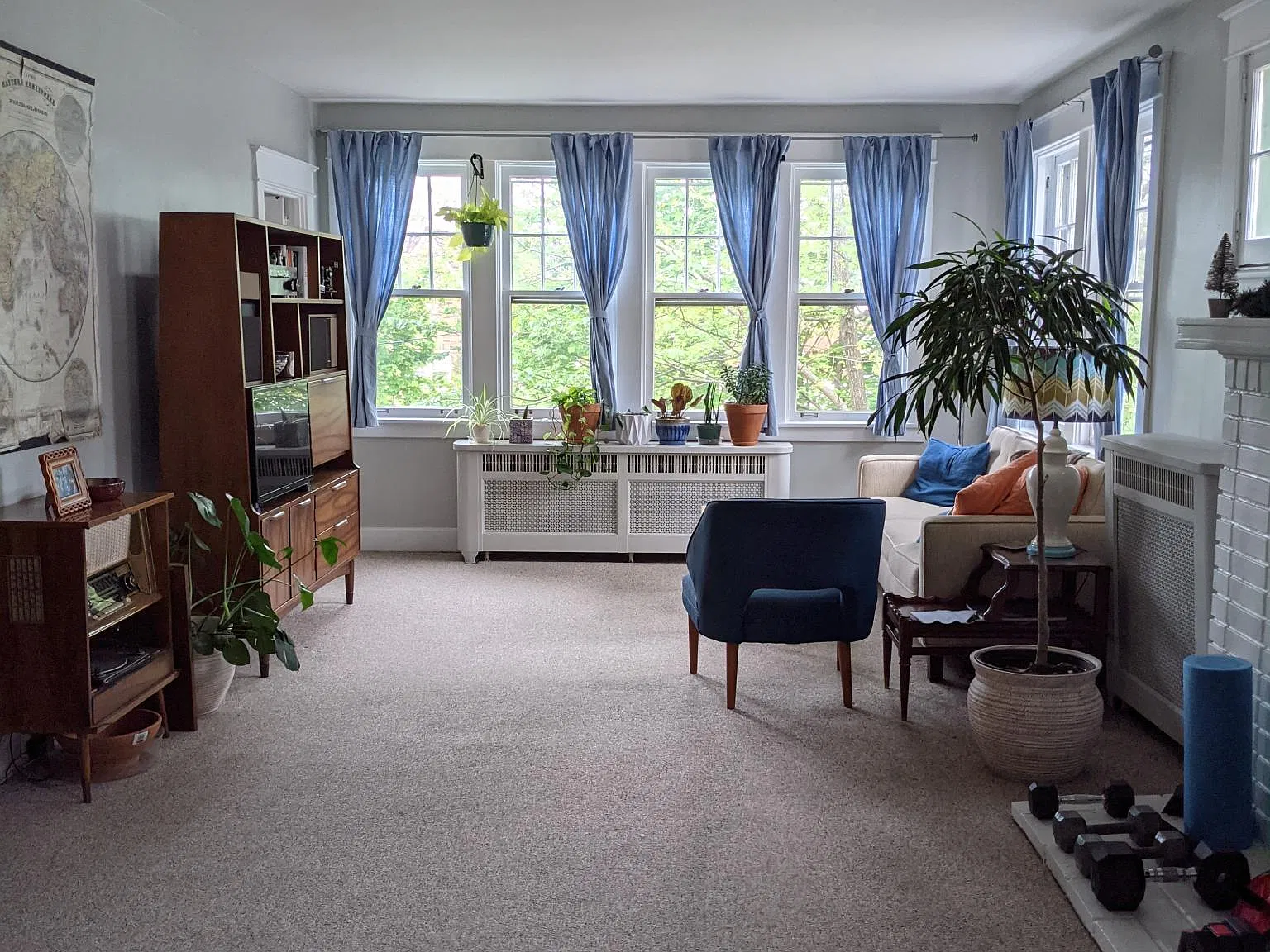 3 bed, 1350 sqft, $1,950 — Photo 2