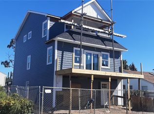 1 Martin St E, East Rockaway, NY 11518