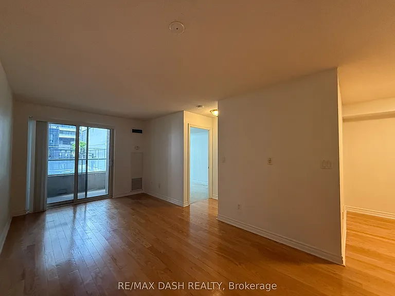 270 Wellington St W #802 — Photo 19