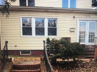 8438 Charlecote Rdg, Jamaica, NY 11432