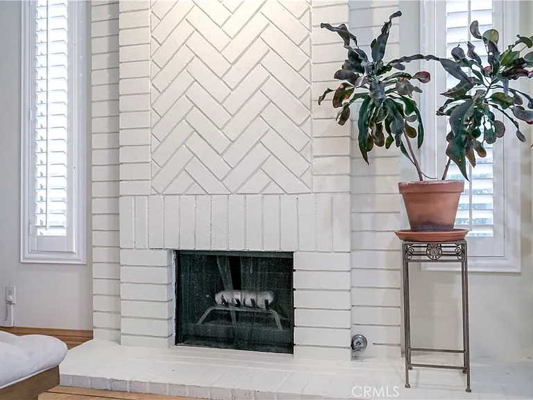 4425 Whitsett Ave — Photo 11