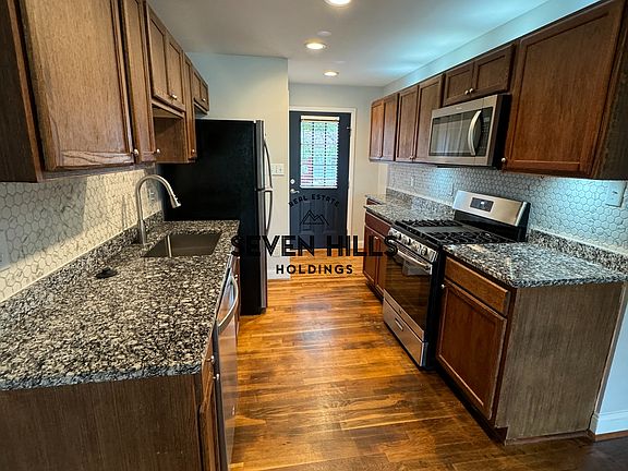 4th image of 1238 W Moore St
