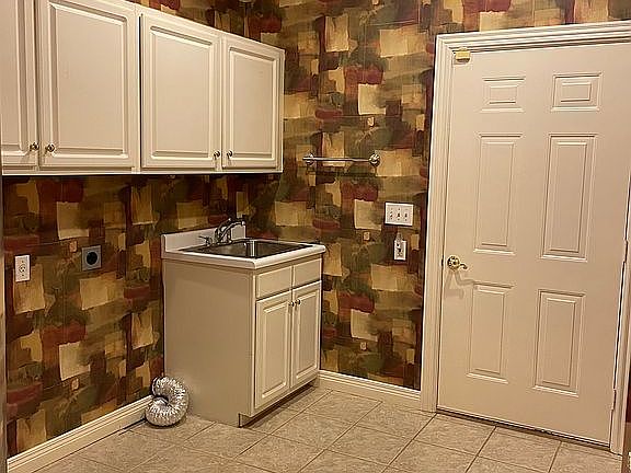 5th image of 1401 Pine Needles Ln