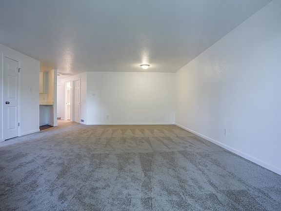 3rd image of 2627 Lincoln Way