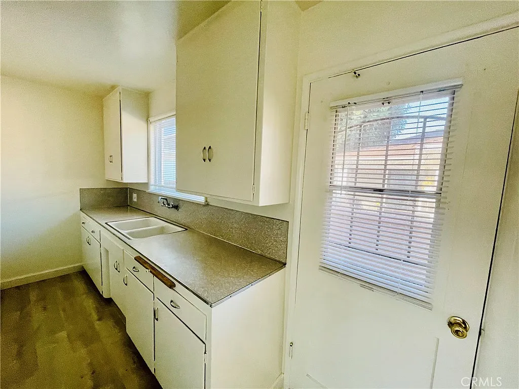 1 bed, 500 sqft, $1,750 — Photo 2