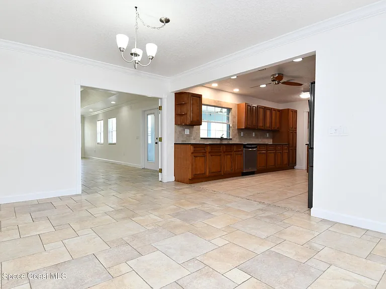 2185 Acacia St NE — Photo 5