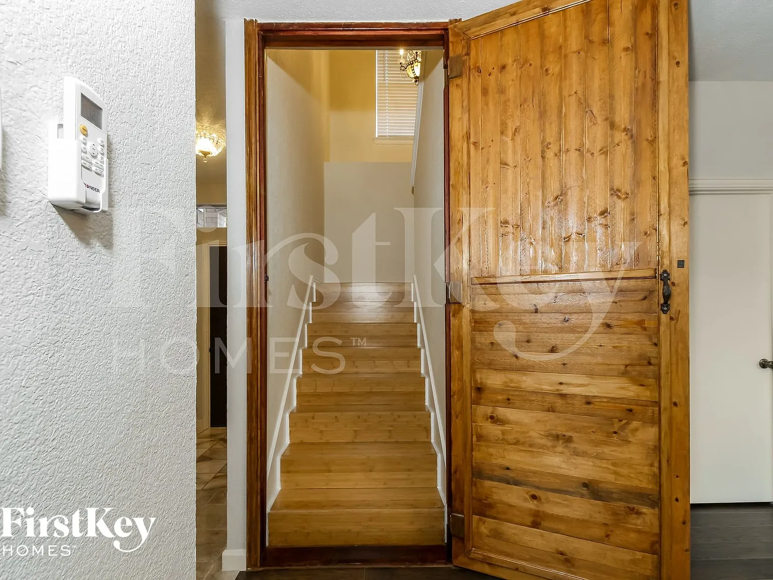 3 bed, 2.5 bath, 2023 sqft, $2,170 — Photo 3