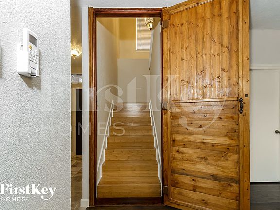 3rd image of 1055 Waterview Dr