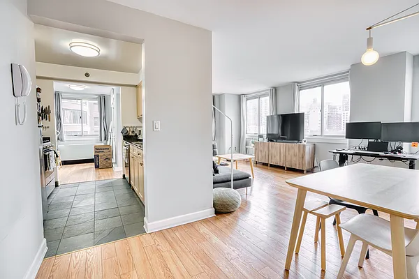 Rented by Compass | media 7