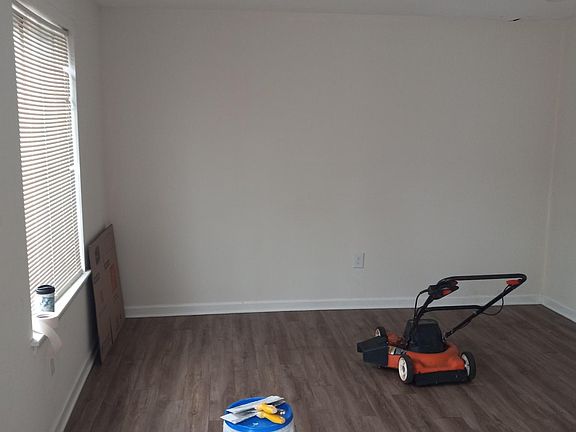 4th image of 719 Myrtle Ave