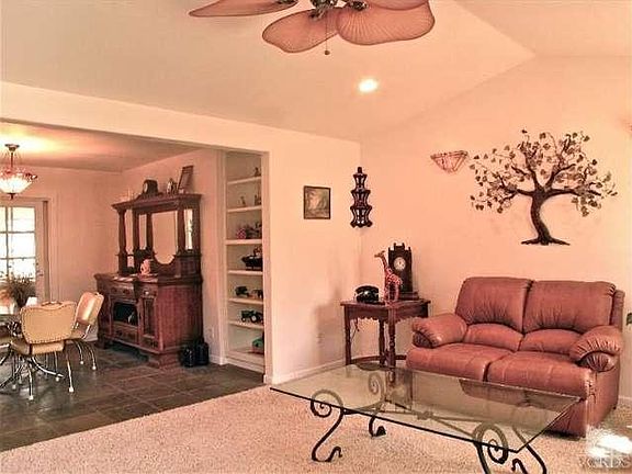 2nd image of 905 Holly Knoll Dr