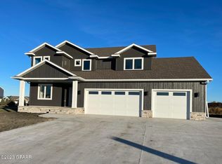 5927 Sylvia Cir, Grand Forks, ND 58201