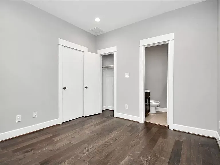 714 Clark St — Photo 2