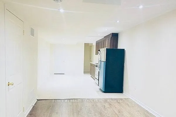 12 Locarno St #BASEMENT — Photo 6