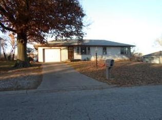 3235 Nanette Dr, Country Club, MO 64506