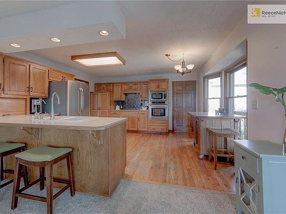 3rd image of 907 Wildbriar Dr