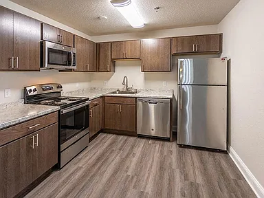 3BR, 1BA - 1000SF