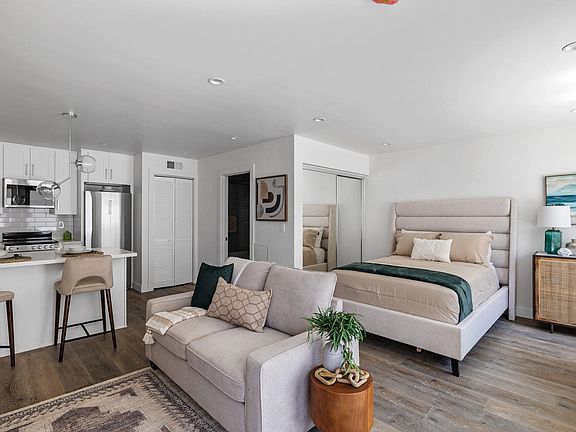 5th image of 3450 Emerald St #123
