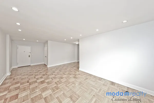 Sold by Moda Realty | media 9