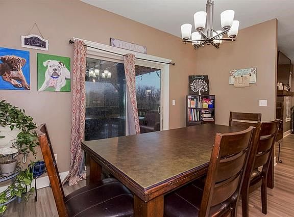 3rd image of 904 NW Persimmon Ct