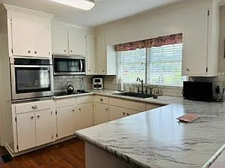 3 bed, 2.0 bath, 2317 sqft, $2,600 — Photo 3