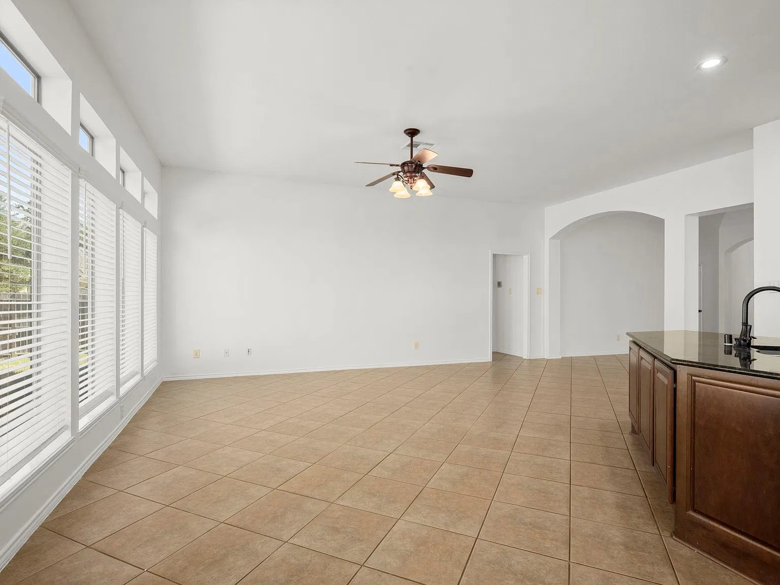 4 bed, 2.0 bath, 2330 sqft, $2,595 — Photo 4