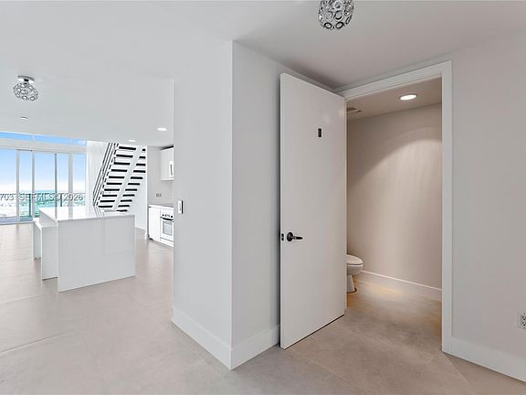 3rd image of 1040 Biscayne Blvd APT 3802