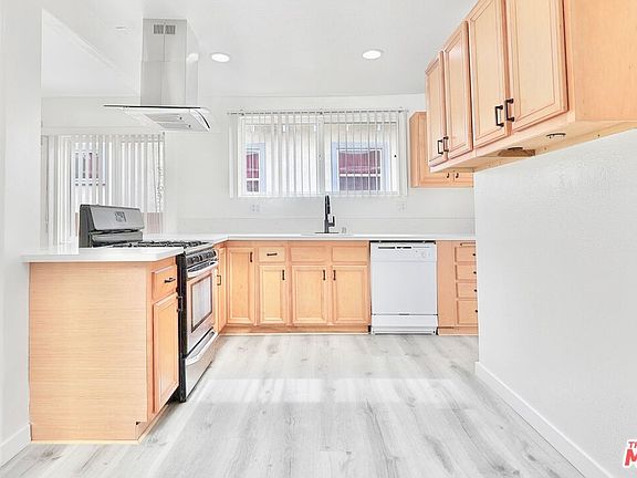 2nd image of 2747 S Mansfield Ave #2749
