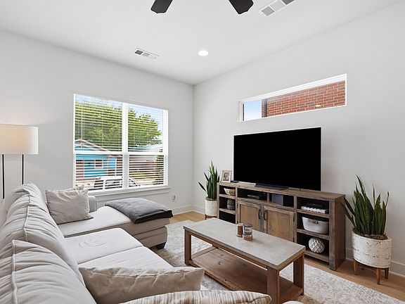 5th image of 2817 Stanley Ave #1