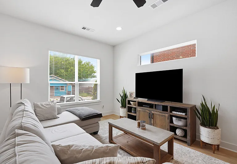 2817 Stanley Ave #1 — Photo 5
