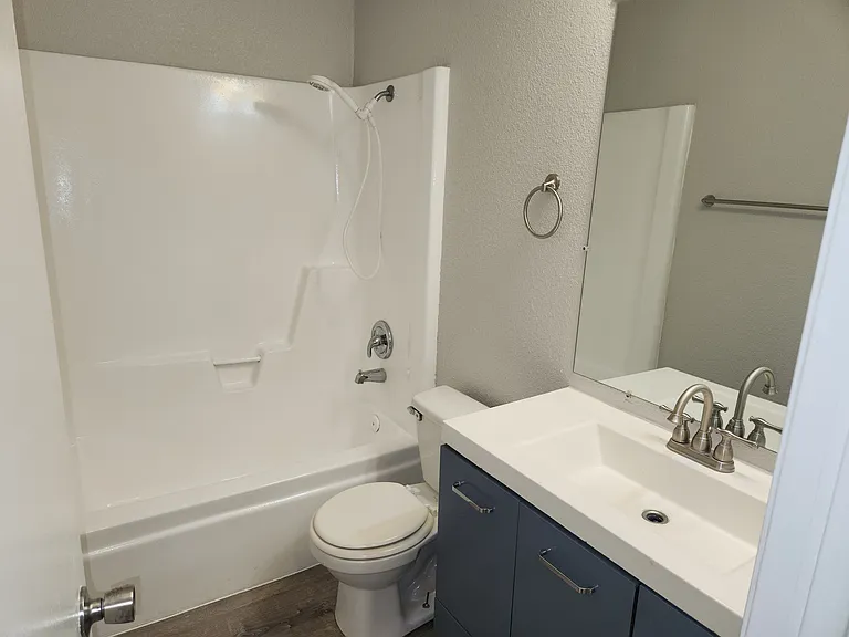 2 bed duplex, bath