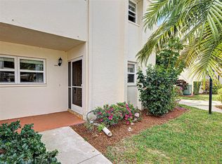 756 Village Cir APT 104, Venice, FL 34292