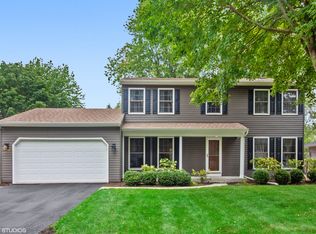 1919 Somerset Ln, Wheaton, IL 60189