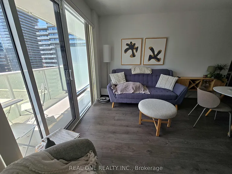 501 Yonge St #1109 — Photo 8