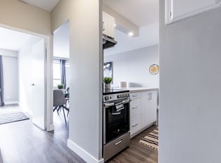 125 Lawton Blvd, Toronto, ON M4V 2A1