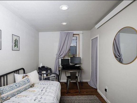 4th image of 810 E Lewis St