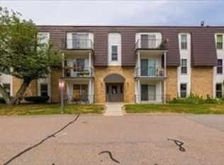 2 Shadowbrook Ln APT 4, Milford, MA 01757