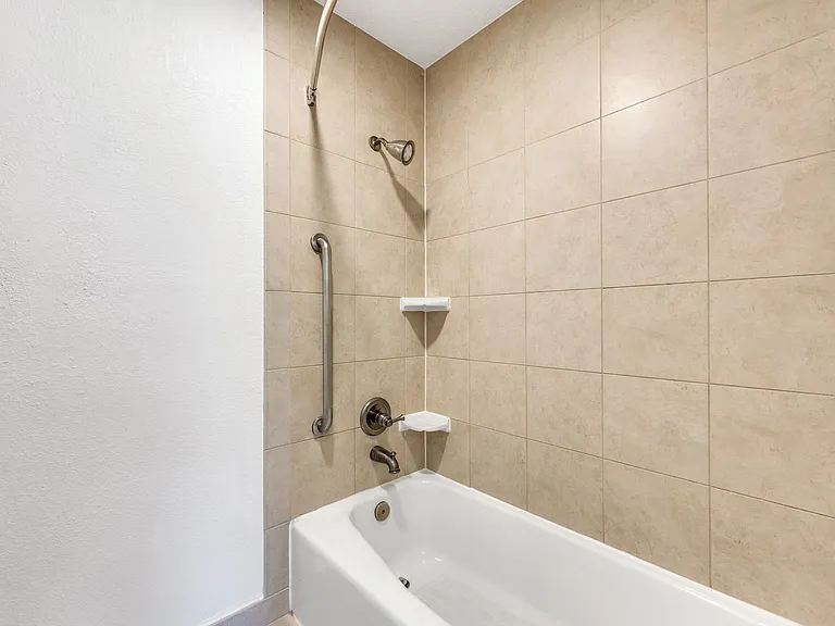 Vivo Living Charlotte (Tryon) — Photo 26
