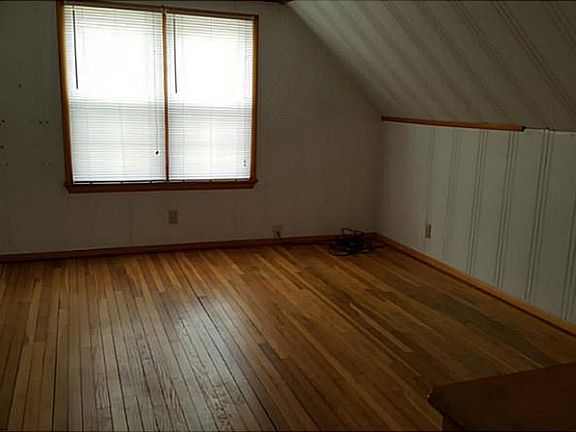 5th image of 226 Belmont St