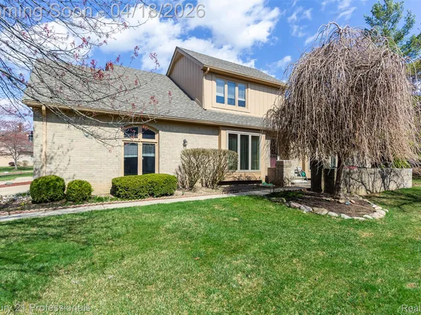 1256 Autumn Dr, Troy, MI 48098