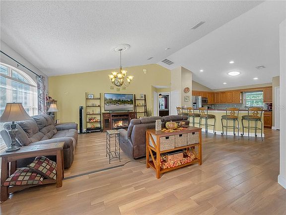 4th image of 1129 Hill Mount Dr