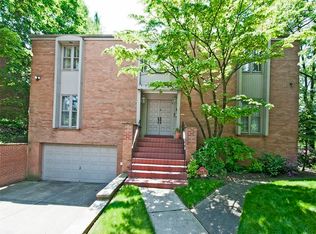 6302 Beacon St, Pittsburgh, PA 15217