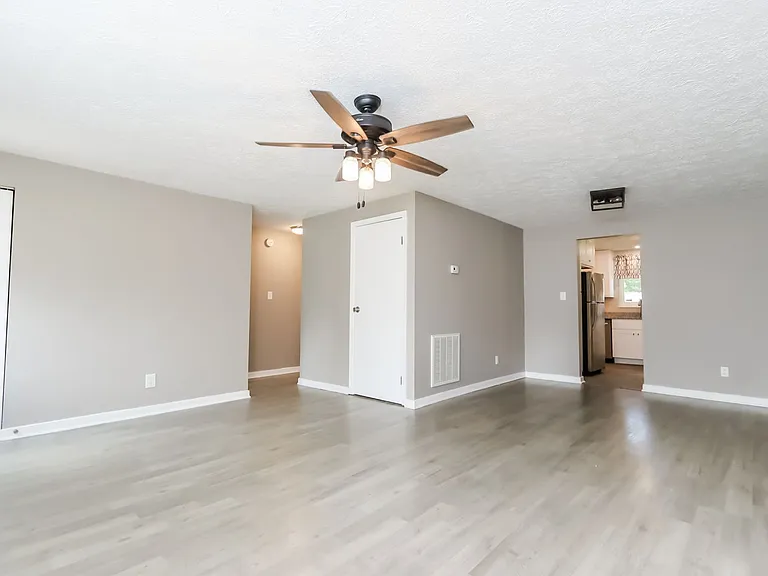 531 Ashwood Dr — Photo 5