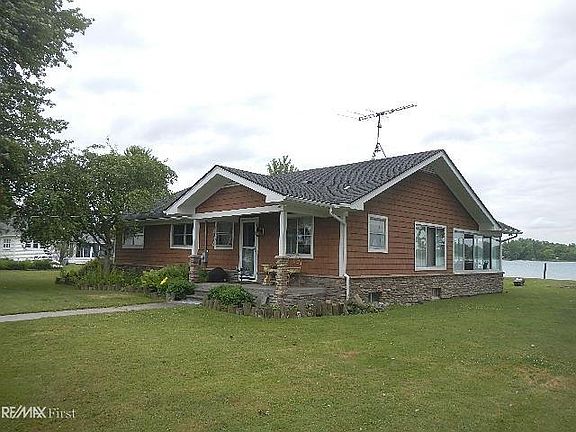 2nd image of 701 S Russell Dr