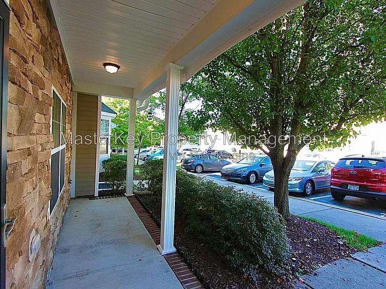 508 Bayou Ct — Photo 2