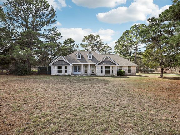 2nd image of 105 Daisy Ln