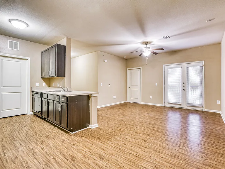 1044 Norwood Park Blvd — Photo 15